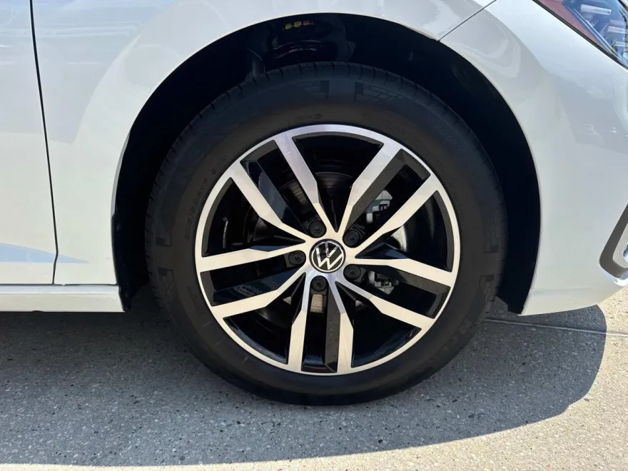 2025 Volkswagen Jetta 1.5T SE photo 1