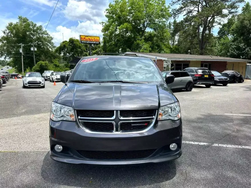 2019 Dodge Grand Caravan SXT photo 1