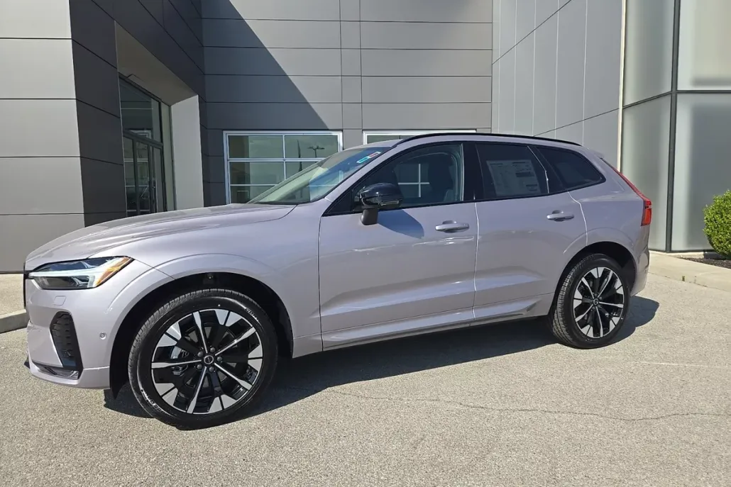 2026 Volvo XC60 B5 Plus photo 1