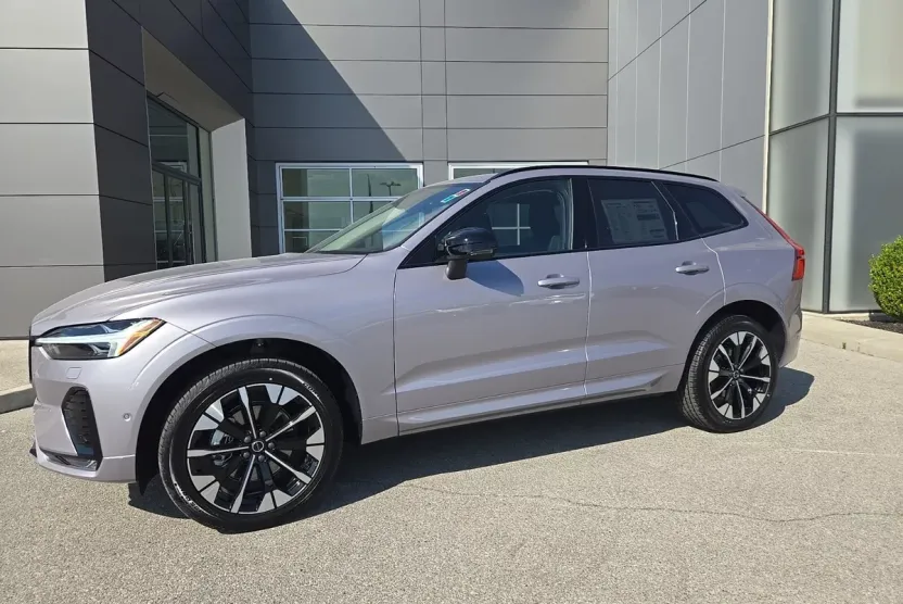 2026 Volvo XC60 B5 Plus photo 1
