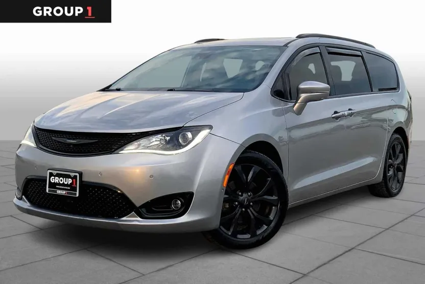 2019 Chrysler Pacifica Limited photo 1