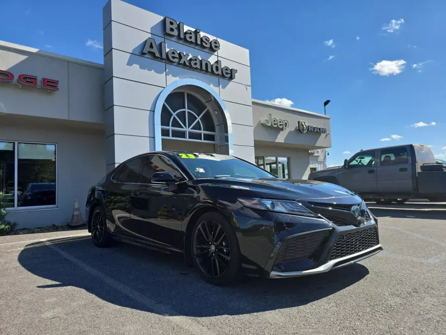 2023 Toyota Camry Hybrid XSE photo 1