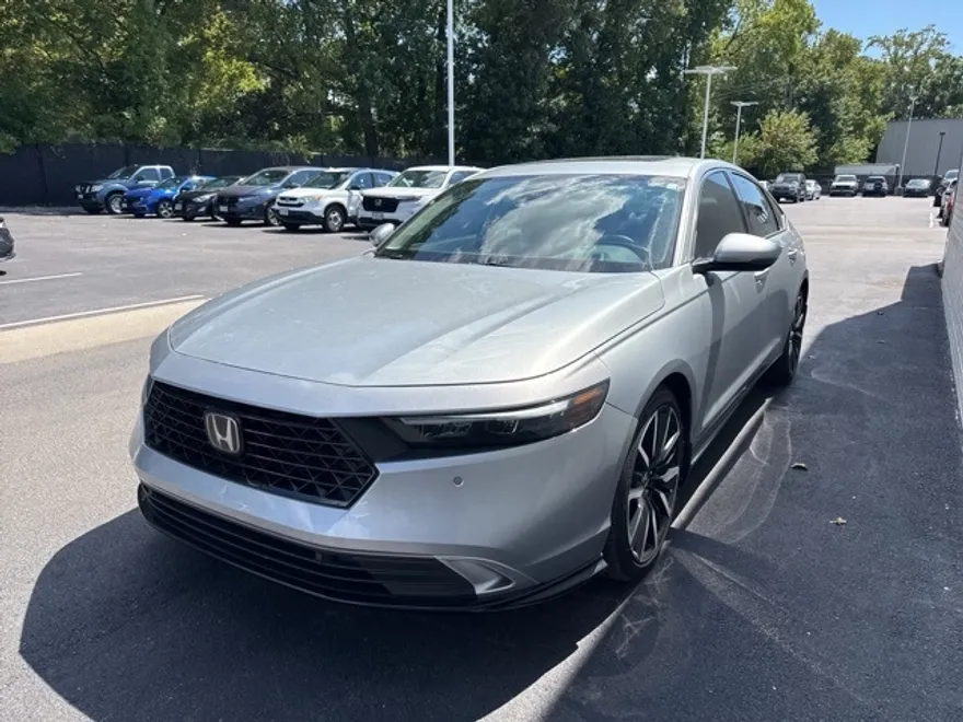 2024 Honda Accord Hybrid Touring photo 1