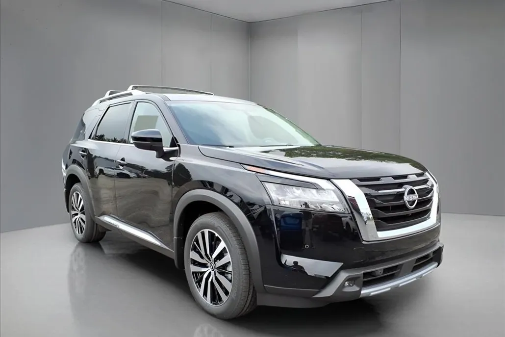 2025 Nissan Pathfinder Platinum photo 1