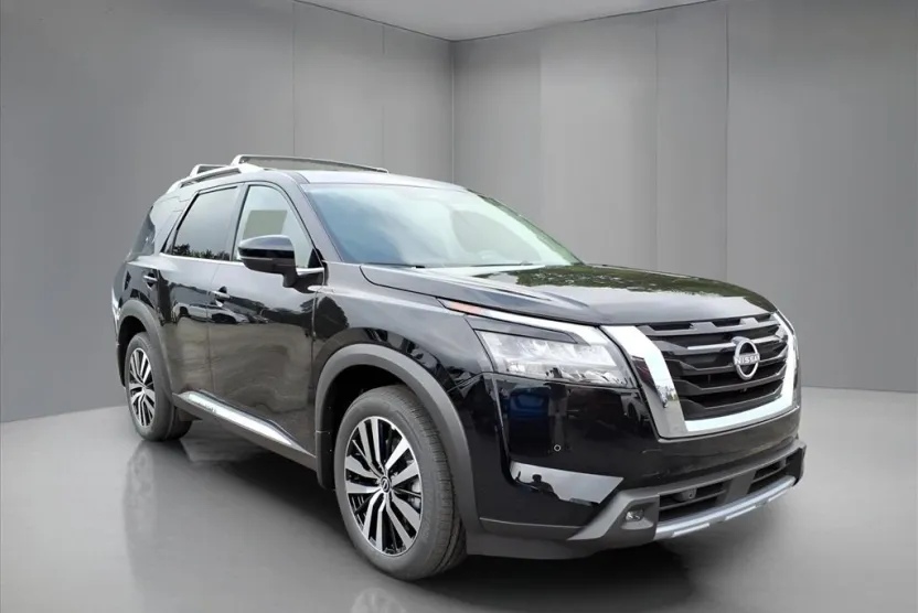 2025 Nissan Pathfinder Platinum photo 1