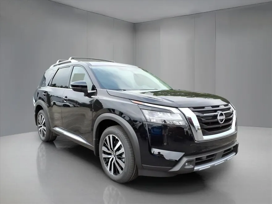 2025 Nissan Pathfinder Platinum photo 1