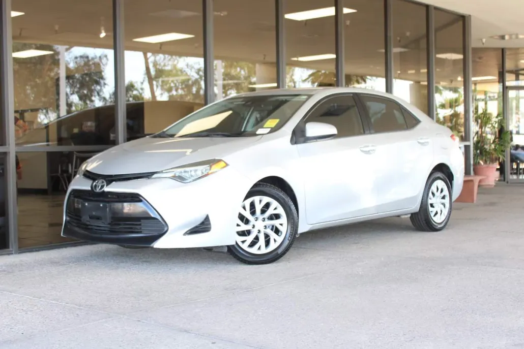 2019 Toyota Corolla L photo 1