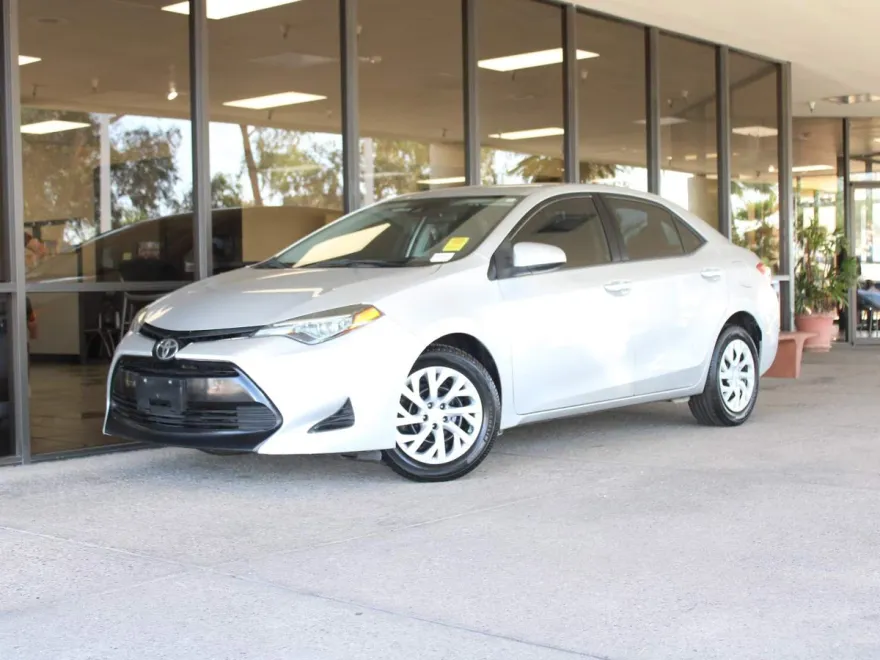 2019 Toyota Corolla L photo 1