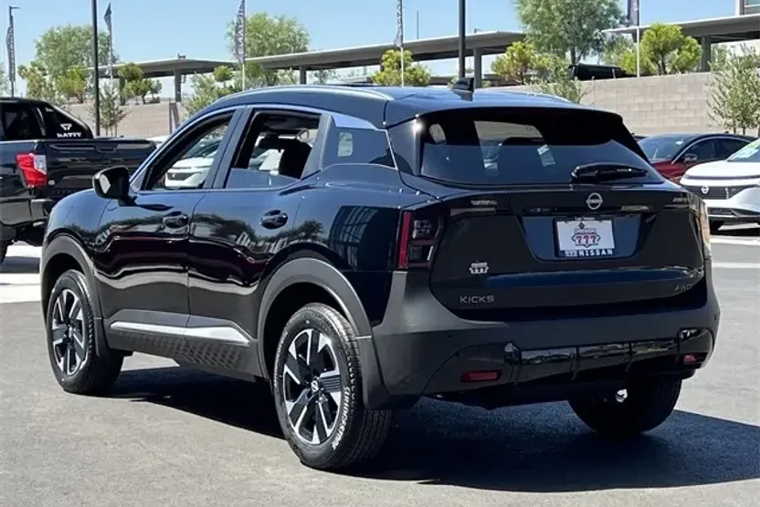 2025 Nissan Kicks SV photo 1