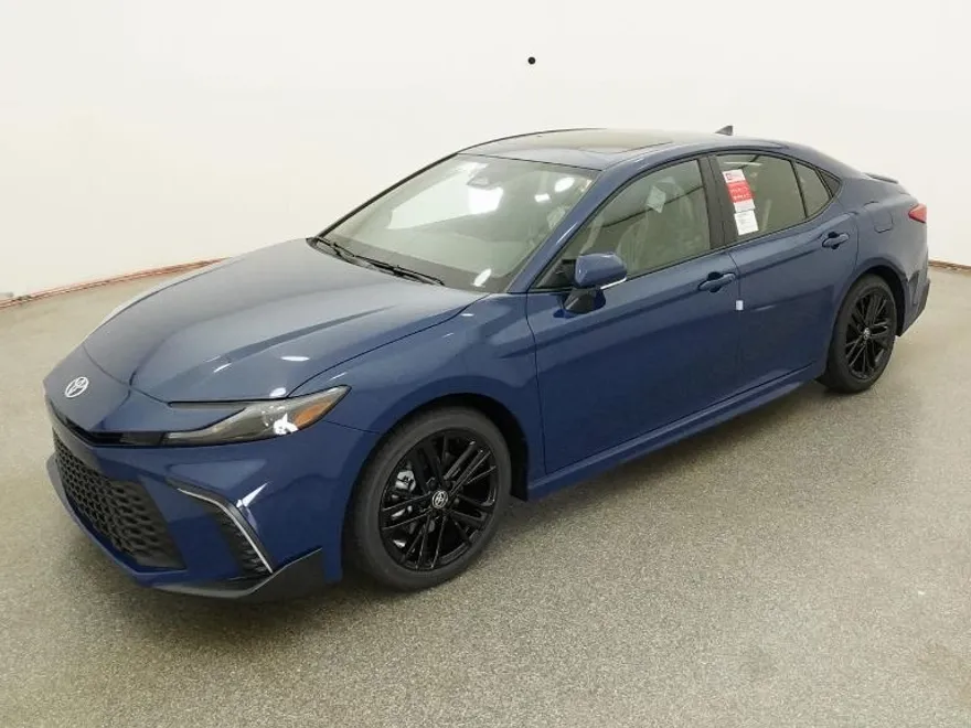 2025 Toyota Camry SE photo 1