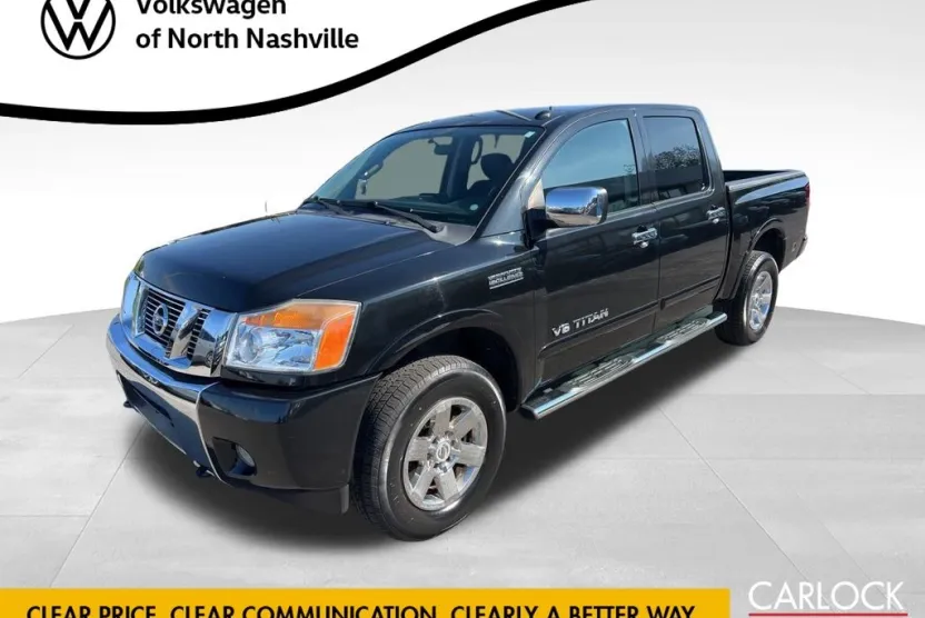 2015 Nissan Titan SV photo 1