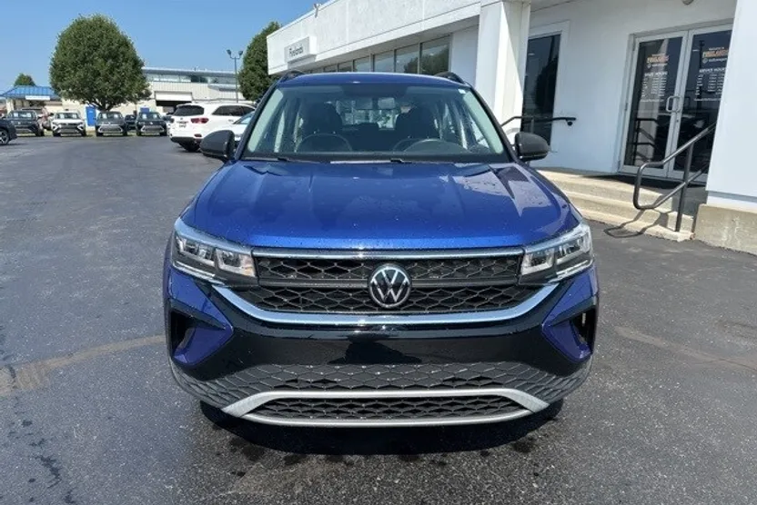 2022 Volkswagen Taos S photo 1
