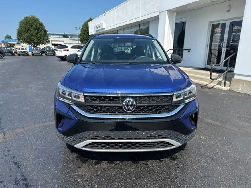 2022 Volkswagen Taos S photo 1