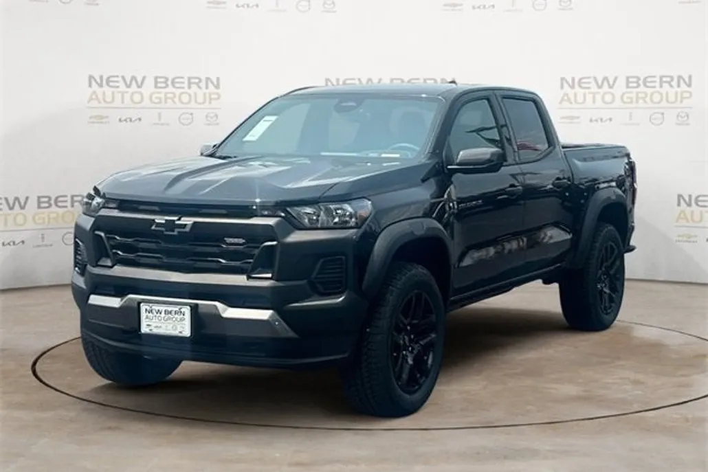 2025 Chevrolet Colorado Trail Boss photo 1