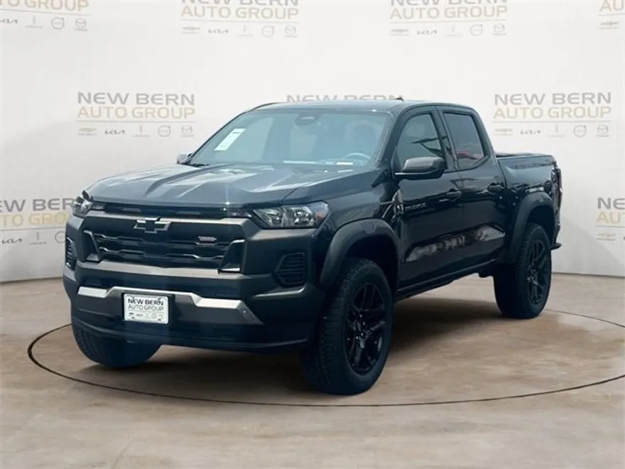 2025 Chevrolet Colorado Trail Boss photo 1