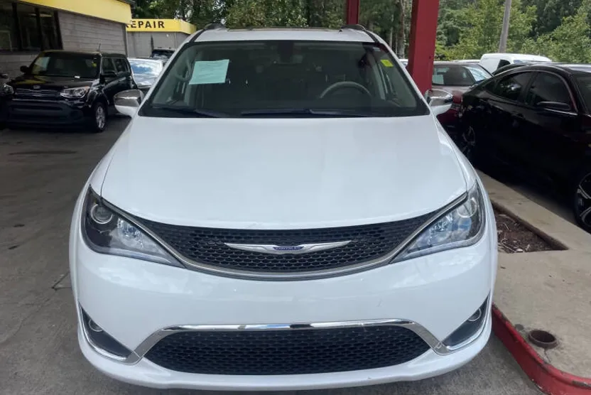 2020 Chrysler Pacifica Limited photo 1