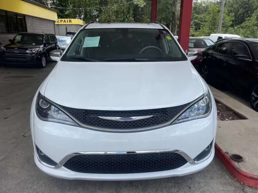 2020 Chrysler Pacifica Limited photo 1