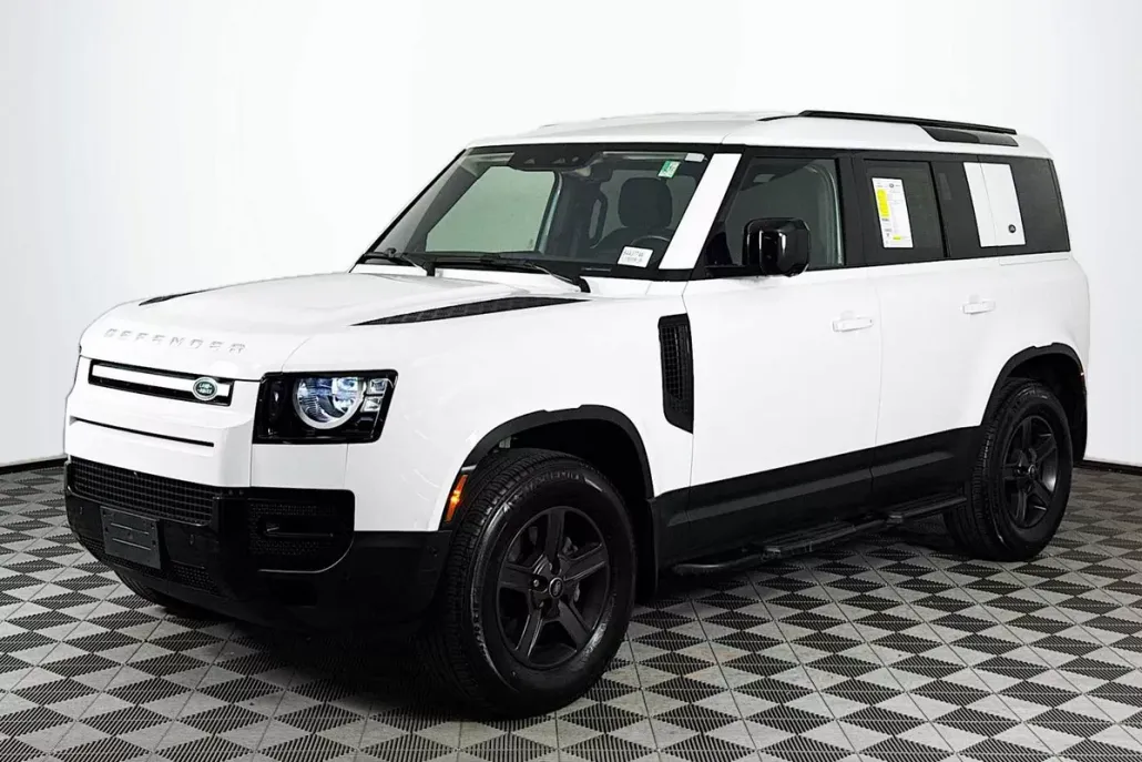 2022 Land Rover Defender Standard photo 1