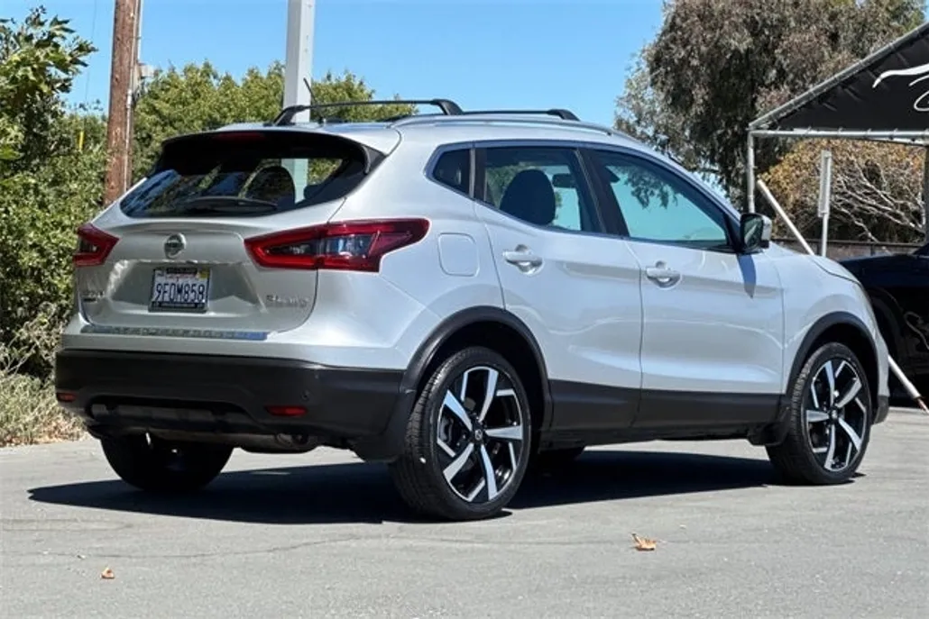 2022 Nissan Rogue Sport SL photo 1