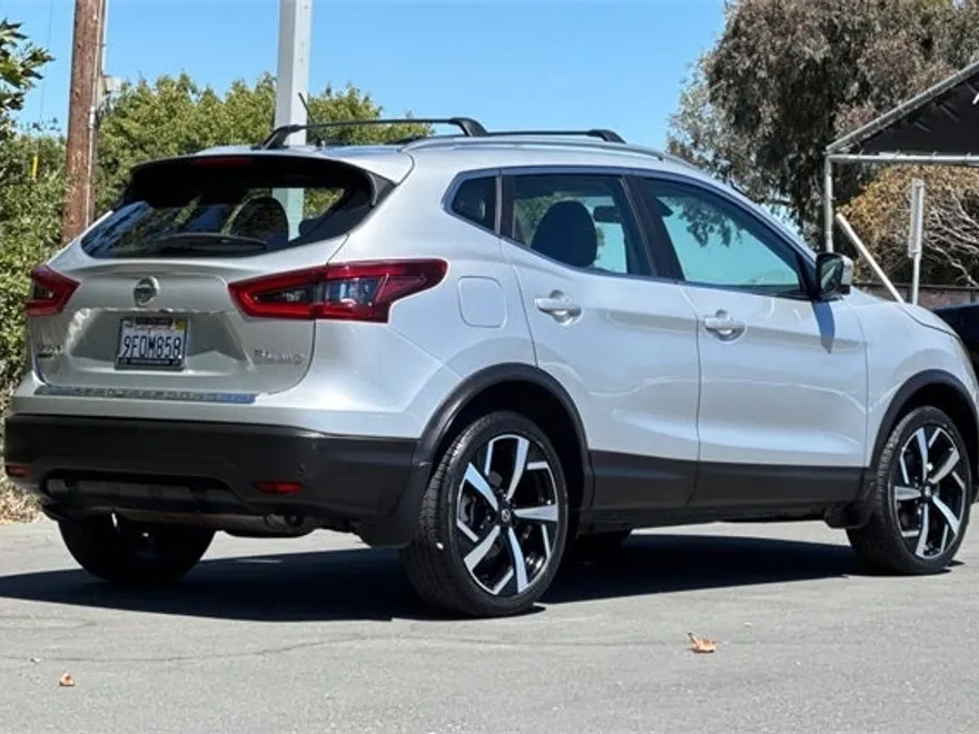 2022 Nissan Rogue Sport SL photo 1