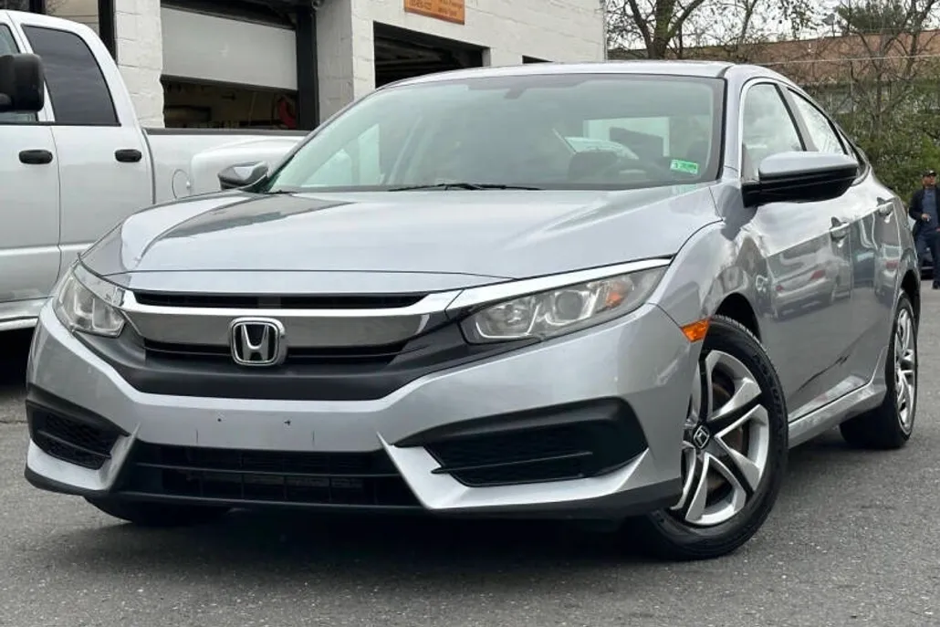 2017 Honda Civic LX photo 1