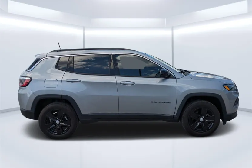 2022 Jeep Compass Latitude photo 1