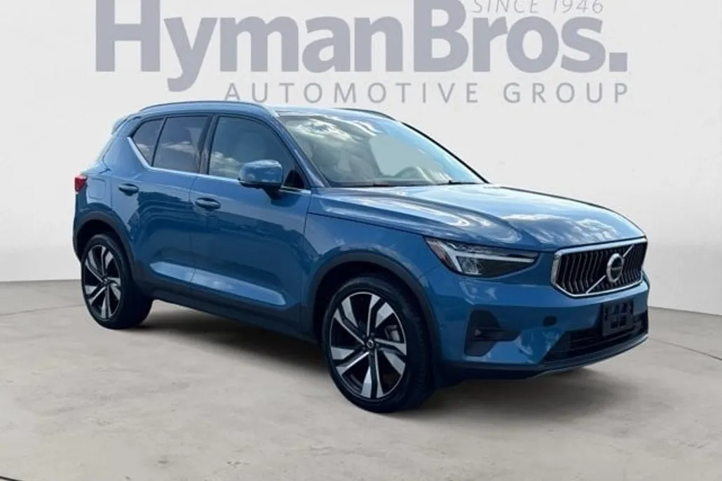 2023 Volvo XC40 AWD Plus photo 1