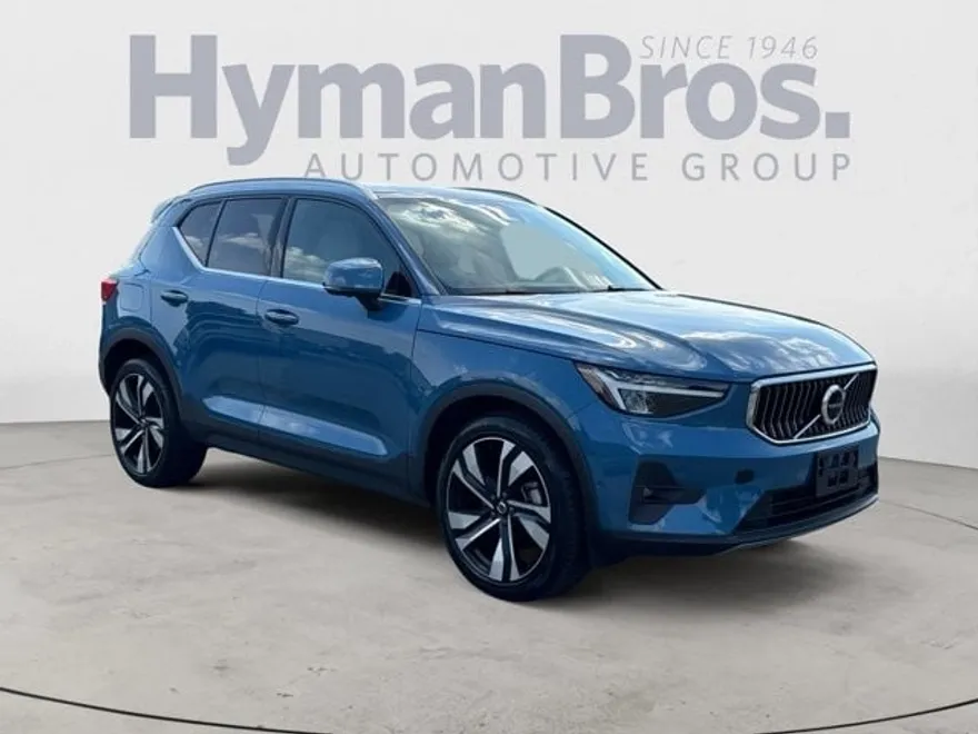2023 Volvo XC40 AWD Plus photo 1