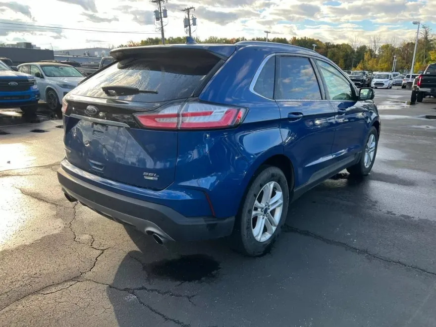 2020 Ford Edge SEL photo 1