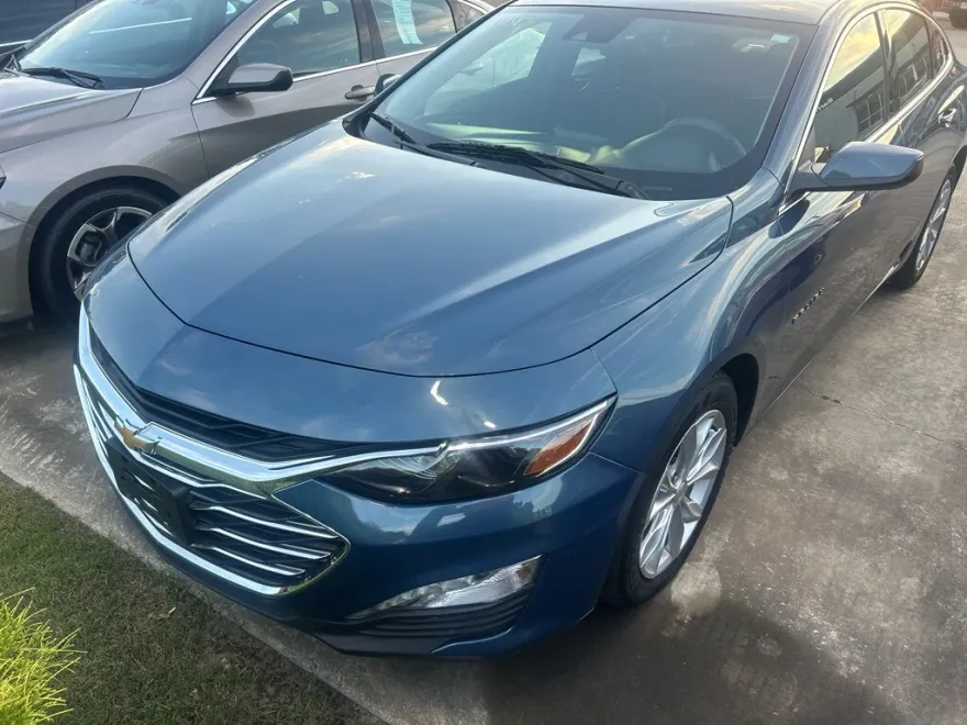 2024 Chevrolet Malibu 1LT photo 1
