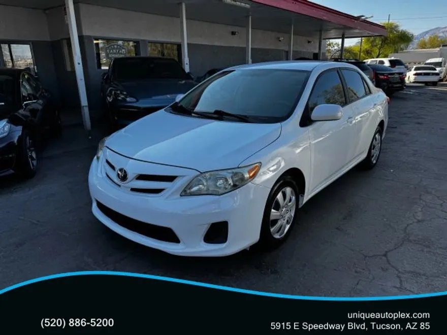 2011 Toyota Corolla LE photo 1