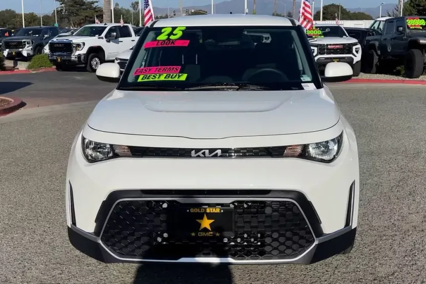 2025 Kia Soul LX photo 1