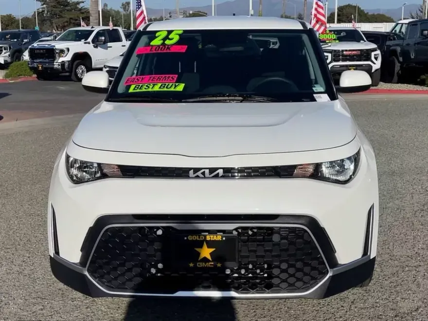 2025 Kia Soul LX photo 1
