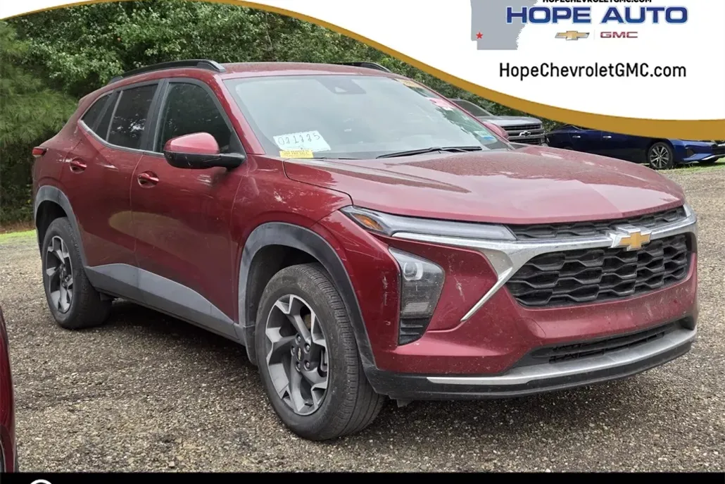 2025 Chevrolet Trax LT photo 1