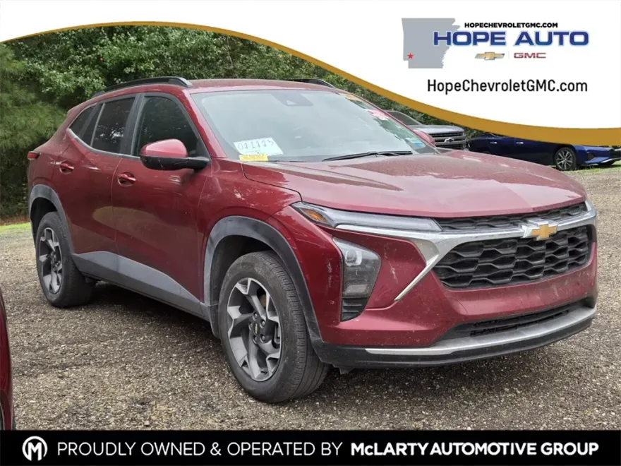 2025 Chevrolet Trax LT photo 1