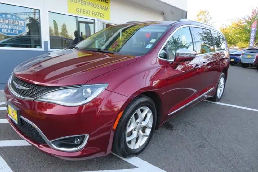 2020 Chrysler Pacifica Limited photo 1