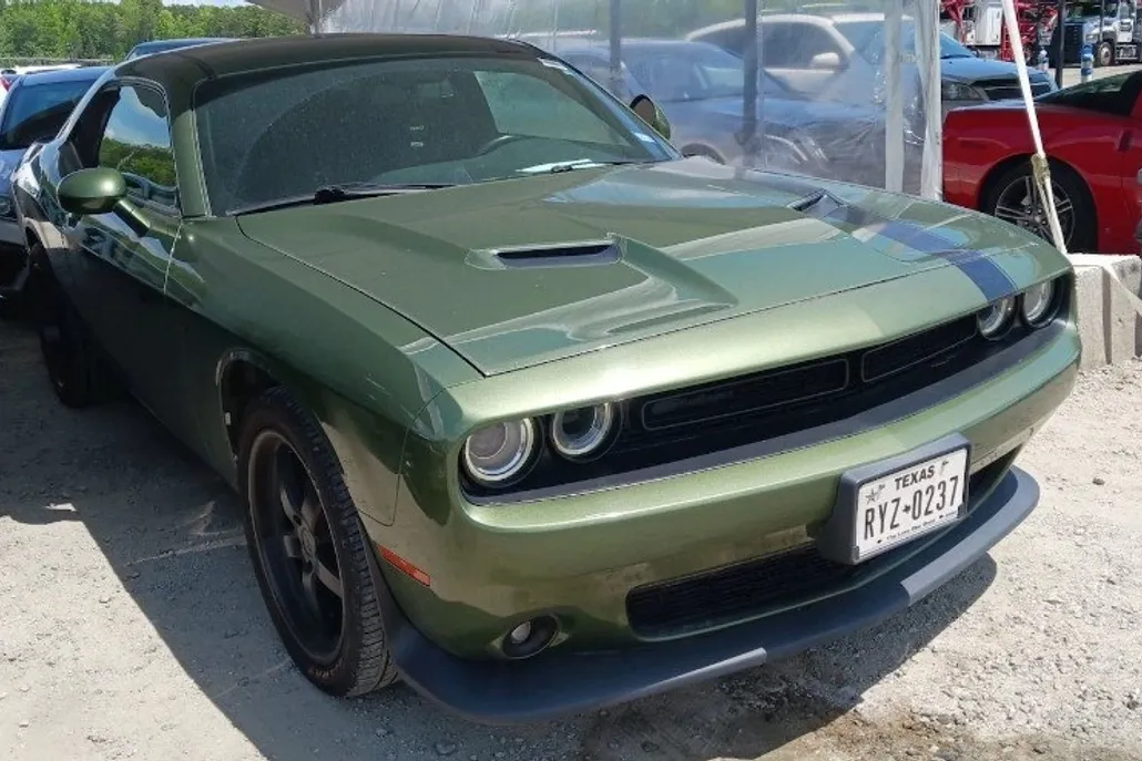 2019 Dodge Challenger SXT photo 1