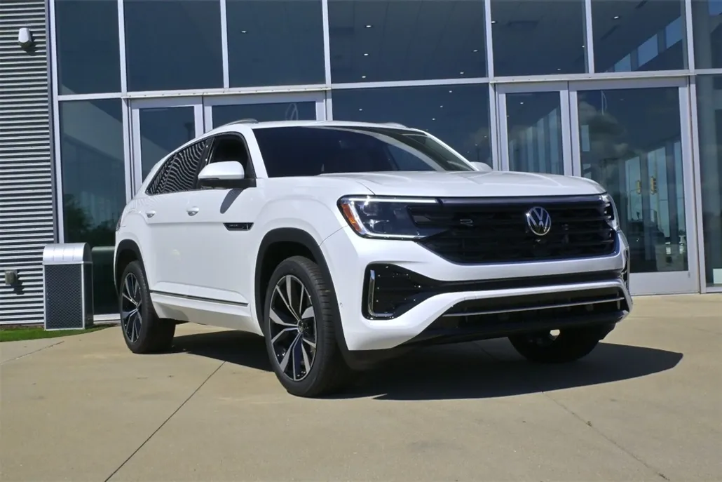 2026 Volkswagen Atlas Cross Sport SEL Premium R-Line photo 1
