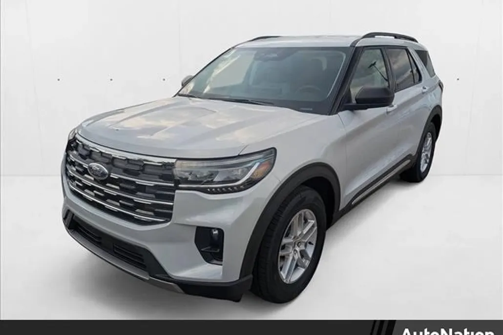 2025 Ford Explorer photo 1