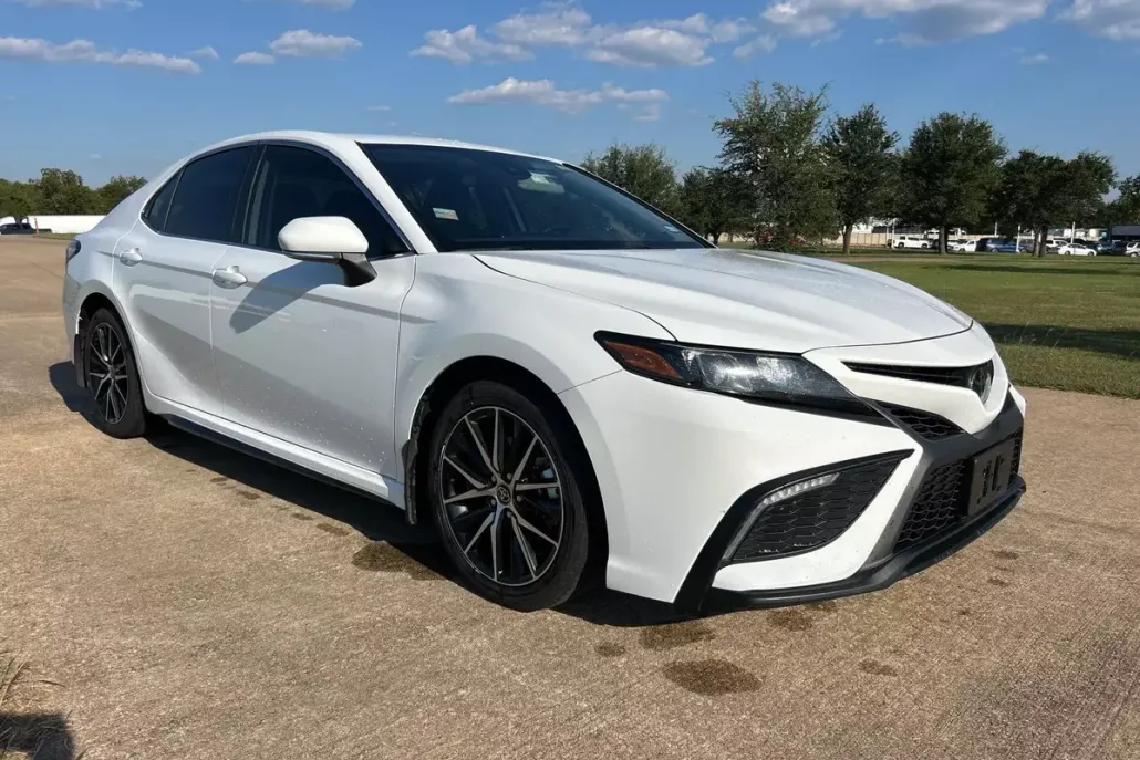 2023 Toyota Camry SE photo 1