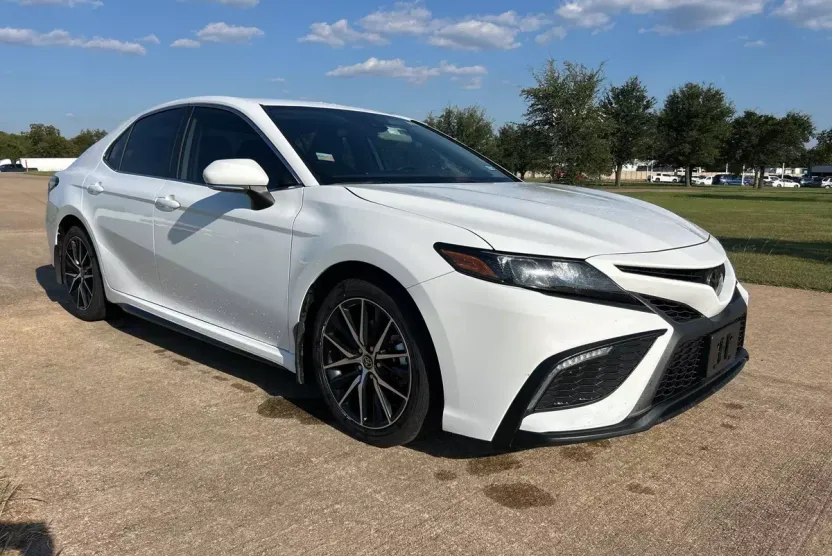 2023 Toyota Camry SE photo 1