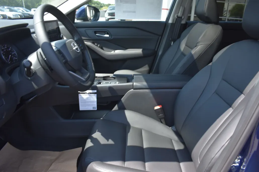 2026 Nissan Rogue SV photo 1