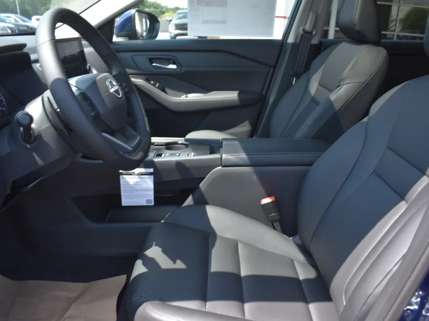 2026 Nissan Rogue SV photo 1