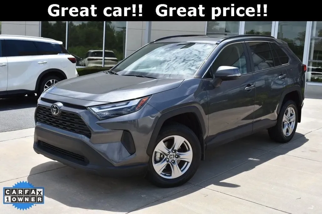 2023 Toyota RAV4 XLE photo 1