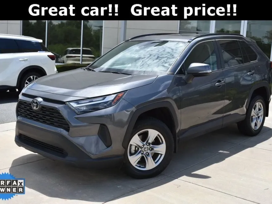 2023 Toyota RAV4 XLE photo 1