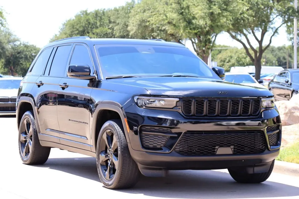 2023 Jeep Grand Cherokee Altitude photo 1