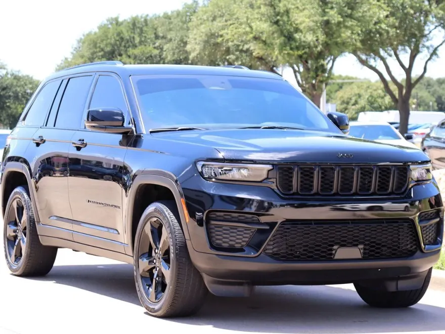 2023 Jeep Grand Cherokee Altitude photo 1