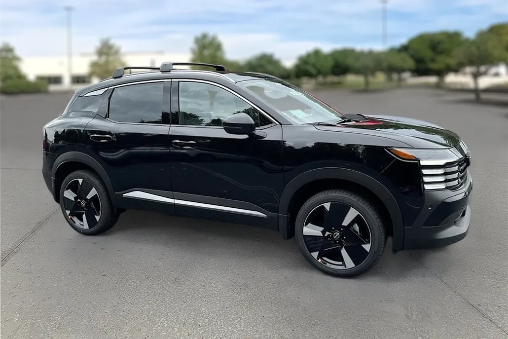 2026 Nissan Kicks SR photo 1