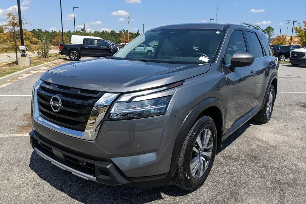 2023 Nissan Pathfinder SL photo 1