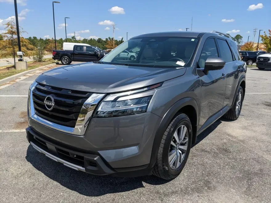 2023 Nissan Pathfinder SL photo 1